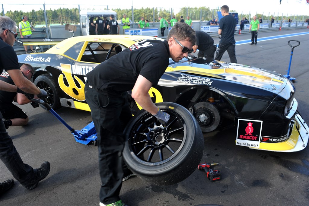 Til næste år kommer der bredere Yokohama-dæk på bilerne i MASCOT Danish Thundersport Championship  
(Foto: Morten Alstrup)